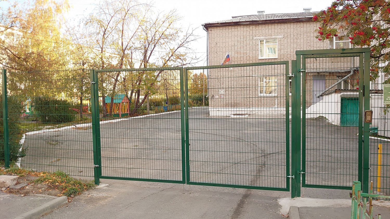 Комплексное ограждение детского сада «Аленький цветочек» в Реже